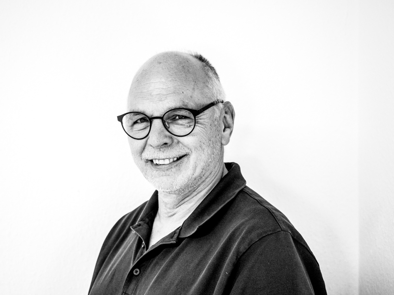 Dr. Armin Saak